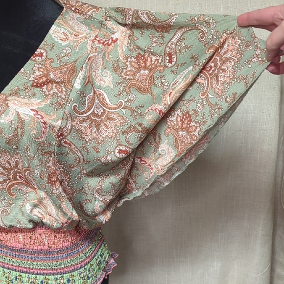 MELLODAY Relaxed Green and Pink Short Sleeve Blouse - Picture 3 of 9